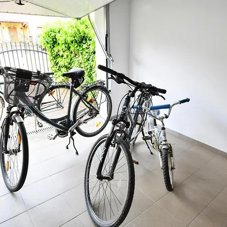 200 Qm, Prázdninový dům *